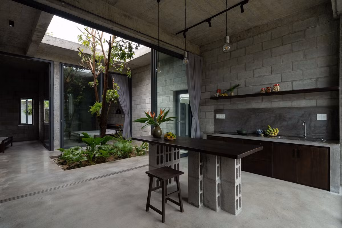 Ngôi nhà được thiết kế để dễ dàng tiếp cận, với nội thất không có bậc thang và cửa ra vào rộng, phù hợp với cả người già và trẻ nhỏ. Ảnh: Quang Trần