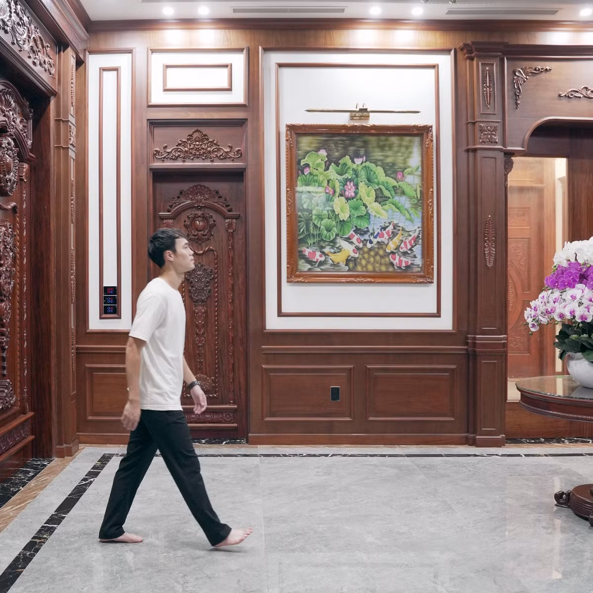 Biệt thự gồm 2 tầng, 1 gian thờ ở chính giữa, 1 phòng khách, 1 nhà bếp và 4 phòng ngủ. Ảnh: FB Nguyễn Văn Toàn