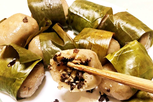 Dần dần số người đặt mua ngày một tăng lên. Hiện, chị Duyên lấy bánh mỗi tuần một lần. Ảnh: Vietnamnet