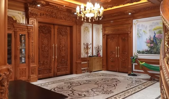 Dân tình đồn đoán, dinh thự Lang Truyền có giá trị khoảng 150 tỷ đồng. Còn bản thân ông Lang không tiết lộ chi phí xây dinh thự. Ảnh chụp màn hình