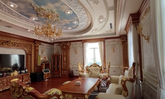 Đáng chú ý, vợ chồng ông Lang và các con chủ yếu sinh sống và làm việc tại TP HCM. Khoảng 2-3 tuần, gia đình ông mới về Cần Thơ một lần. Ảnh chụp màn hình