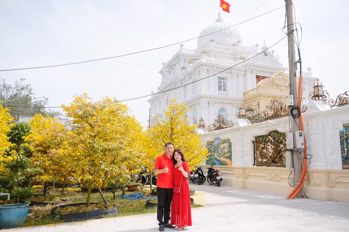 Về huyện Phong Điền, thành phố Cần Thơ, có lẽ không ai là không biết đến dinh thự Lang Truyền của vợ chồng đại gia Nguyễn Ngọc Lang và vợ là Lê Thị Truyền (cùng sinh năm 1968). Ảnh: FB Dinh Thự Lang Truyền