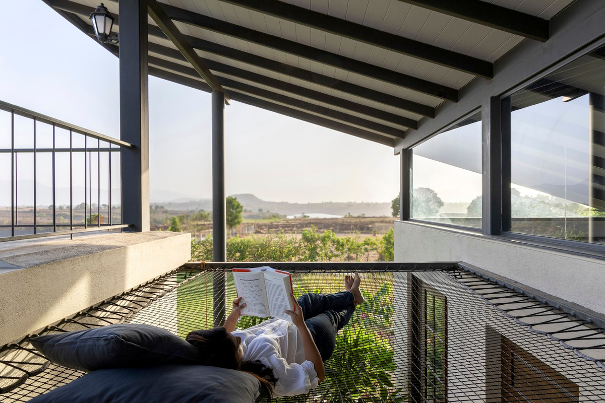 Lưới võng chắc chắn ở tầng trên có tầm nhìn rộng thoáng mở ra tất cả các hướng. Ảnh: Archdaily