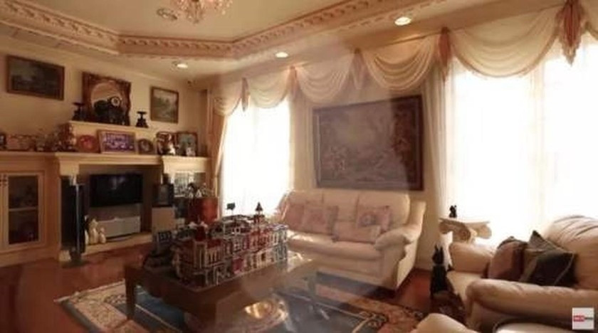 Một góc tiếp khách và thư giãn trong biệt thự của Chủ tịch Nawat Itsaragrisil. Ảnh: Thaipost