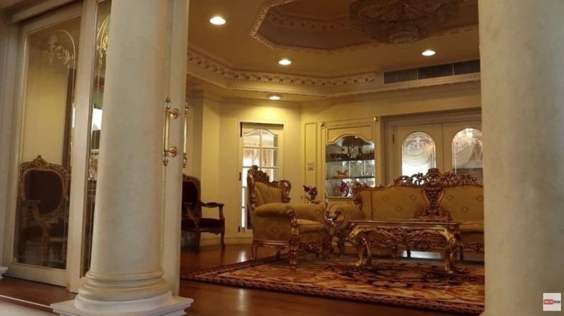 Cột nhà hay tranh treo tường được lấy cảm hứng từ kiến trúc La Mã. Ảnh: Thaipost