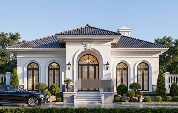 Nhà cấp 4 mái Nhật phong cách tân cổ điển nổi bật với các chi tiết trang trí tinh xảo. Phong cách này phù hợp với gia chủ yêu thích vẻ đẹp cổ điển và muốn không gian sống mang đậm dấu ấn cá nhân. Ảnh: Unpac