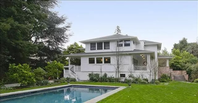 Ngoài ra, tỷ phú Mark Zuckerberg và gia đình còn sở hữu nhiều bất động sản tại Mỹ. Ngôi nhà tại San Francisco được Zuckerberg và vợ mua năm 2012 với giá 10 triệu USD. Tuy nhiên, Zuckerberg đã bán căn nhà này năm 2022 với giá 31 triệu USD. Ảnh: Indiatimes