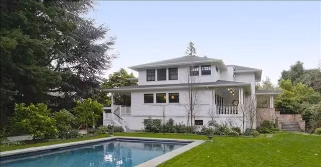 Ngoài ra, tỷ phú Mark Zuckerberg và gia đình còn sở hữu nhiều bất động sản tại Mỹ. Ngôi nhà tại San Francisco được Zuckerberg và vợ mua năm 2012 với giá 10 triệu USD. Tuy nhiên, Zuckerberg đã bán căn nhà này năm 2022 với giá 31 triệu USD. Ảnh: Indiatimes