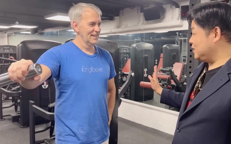 Phòng gym trong biệt thự của ca sĩ Bích Tuyền có rất nhiều thiết bị thể thao hiện đại, đắt tiền. Ảnh chụp màn hình.