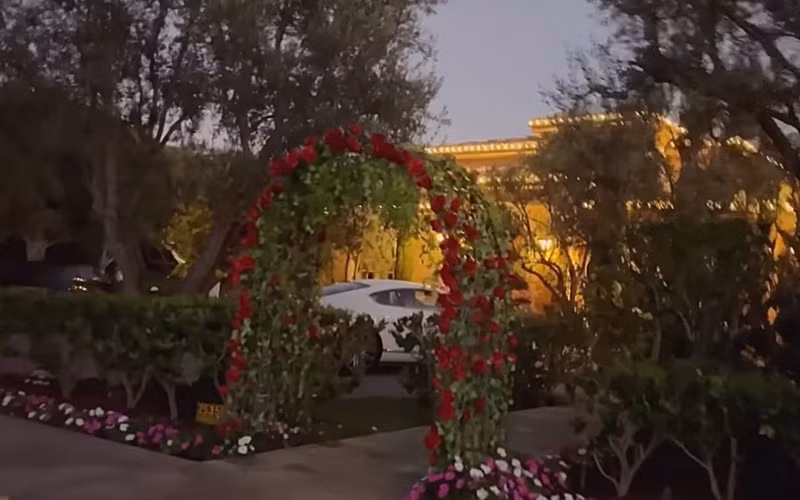 Vợ chồng Bích Tuyền đang sống viên mãn, hạnh phúc trong căn biệt thự rộng hàng nghìn mét vuông, mua từ 2 căn nhà gộp lại. Ảnh chụp màn hình