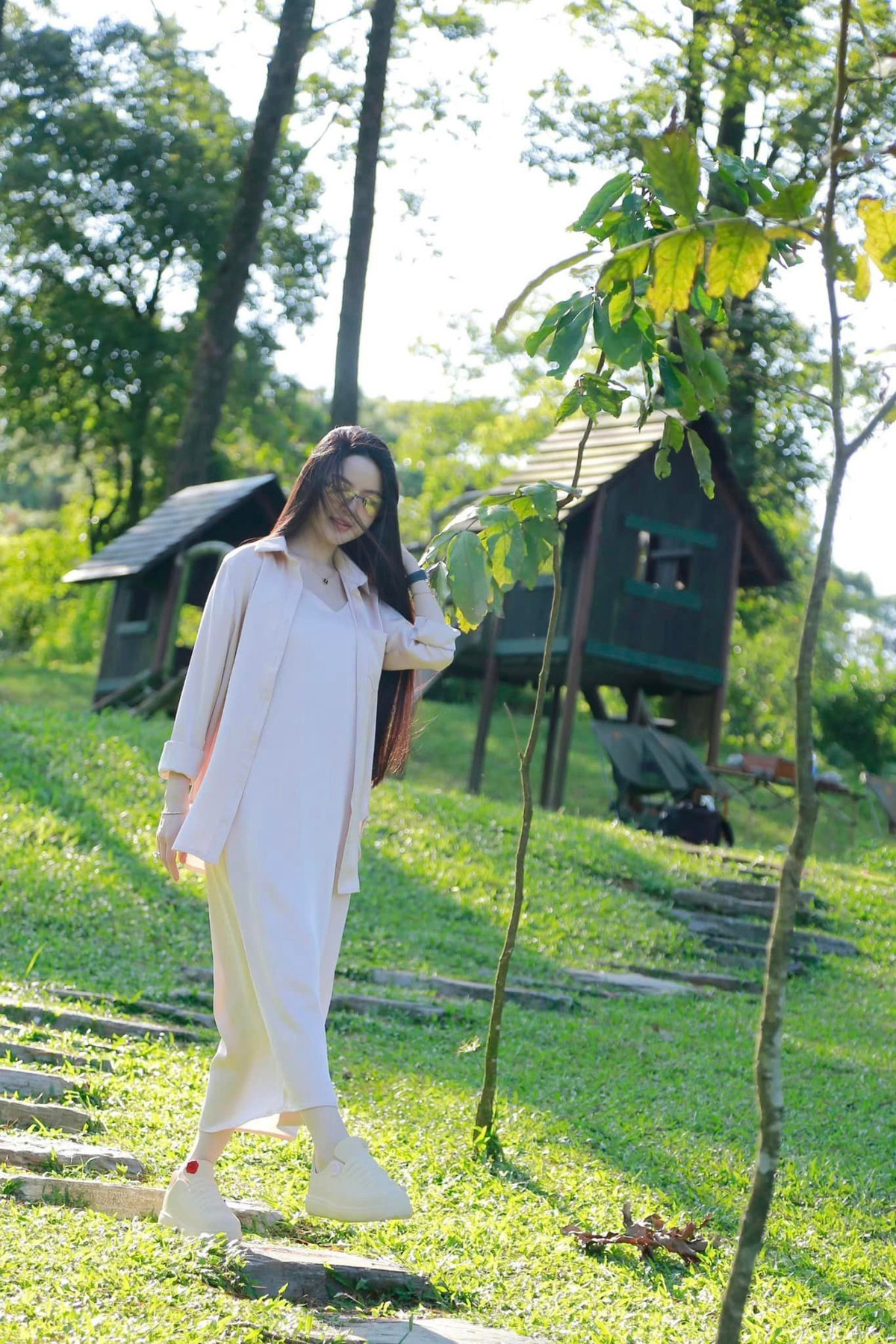 Chu Thanh Huyền - bà xã Quang Hải đang kinh doanh online và được biết đến là nàng WAGS chốt đơn siêu "khủng". Ảnh: FB Chu Thanh Huyền