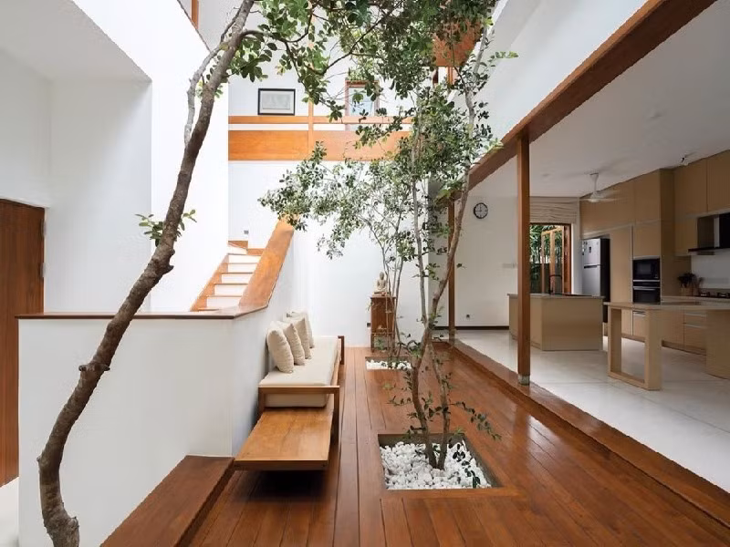 Nếu vẫn muốn sử dụng chất liệu gỗ, có thể điều chỉnh hướng nắng hoặc có phương án cản nhiệt thích hợp. Ảnh: Tonthephunglan