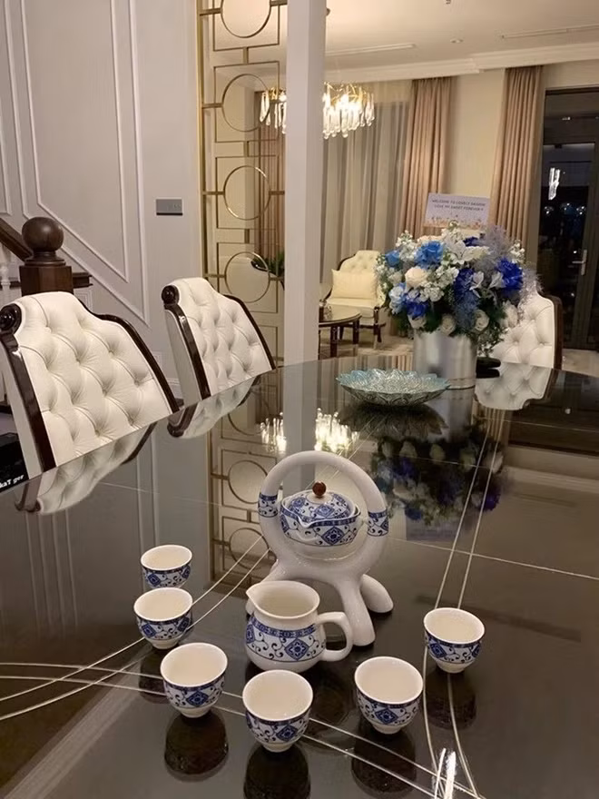 Mọi góc trong nhà đều được bài trí sang trọng. Ảnh: FB Nguyễn Thanh Vân