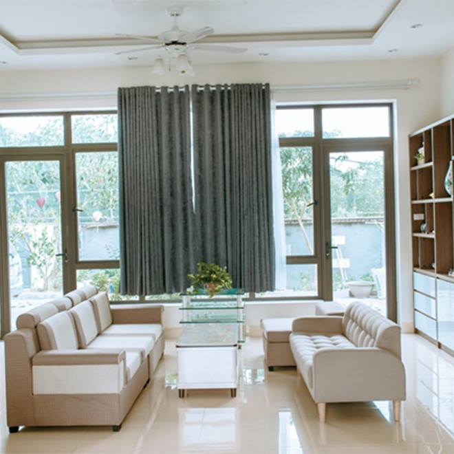 Bên trong căn phòng thiết kế tông trắng, nâu chủ đạo. Ảnh: Viuetnamnet