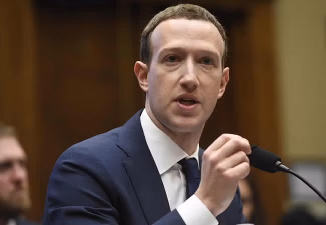 Trong vòng chưa đầy hai phút, Mark Zuckerberg kiếm được số tiền tương đương với mức lương hàng năm của một công nhân Mỹ trung bình. Ảnh: AP