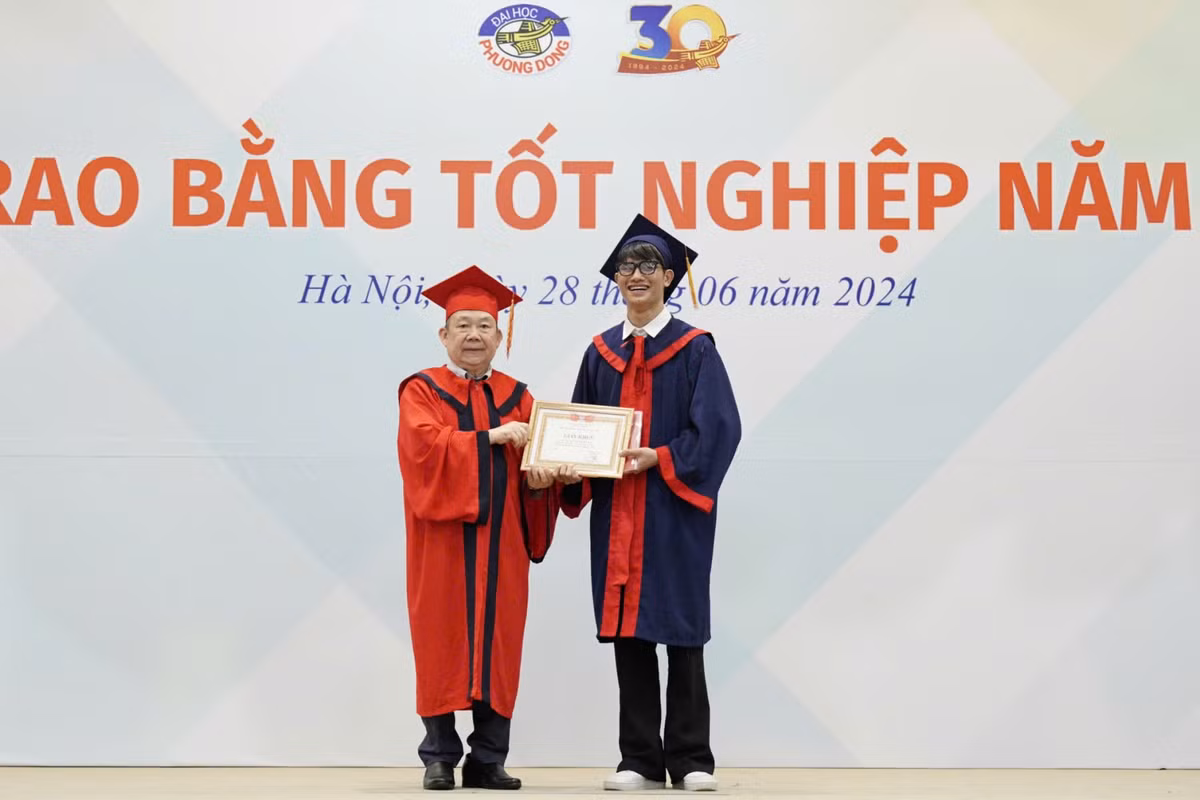 Nam shipper noi duoc 3 ngoai ngu, tung tot nghiep bang gioi-Hinh-2