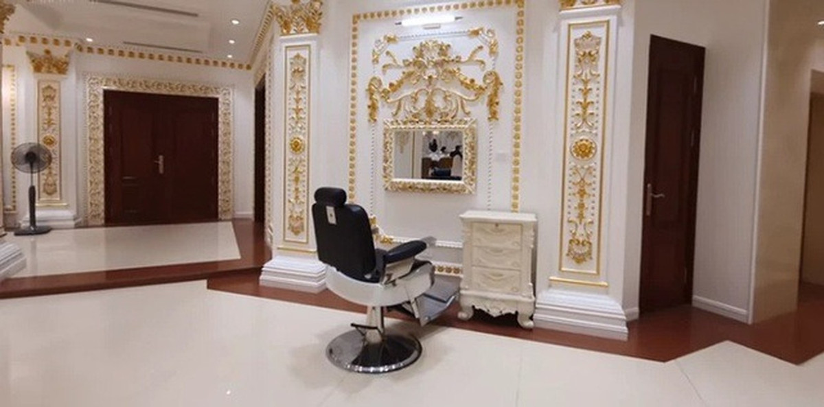 Đáng chú ý, tầng hầm còn có chỗ cắt tóc, thuê thợ về làm riêng cho gia chủ. Ảnh chụp màn hình NhaTo