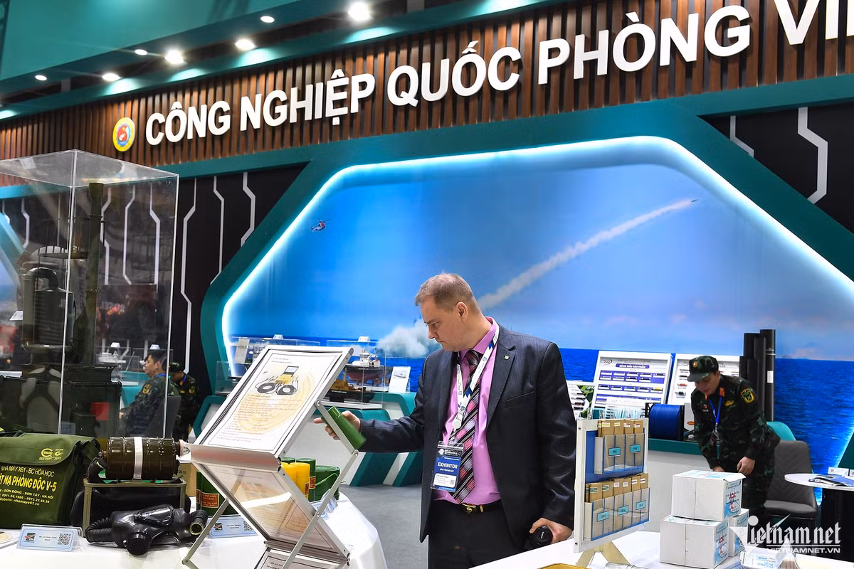  Triển lãm Quốc phòng quốc tế Việt Nam 2024 có sự tham gia của 66 đoàn đại biểu quốc tế, hơn 240 doanh nghiệp công nghiệp quốc phòng đến từ 49 quốc gia trên thế giới.