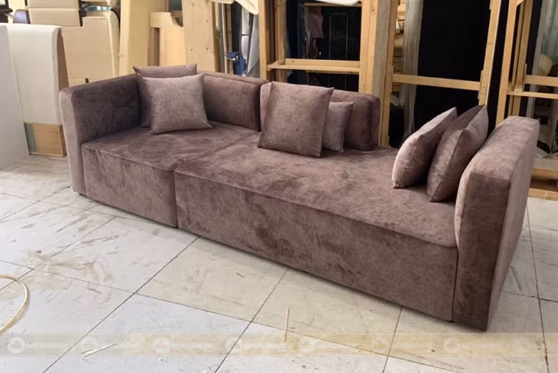 Từng được xem là lạc hậu song phong cách bọc nhung đang dần lấy lại được vị thế. Sofa hay ghế bọc nhung sang trọng được nhiều người lựa chọn. Ảnh: Vinaco