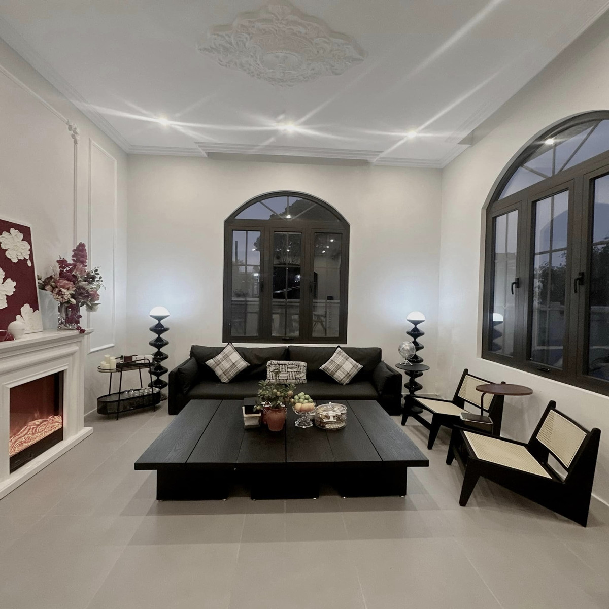 Ngôi nhà của Quỳnh Lương thiết kế theo phong cách bán minimal (tối giản) kết hợp Indochine (Đông Dương). Ảnh: FBNV