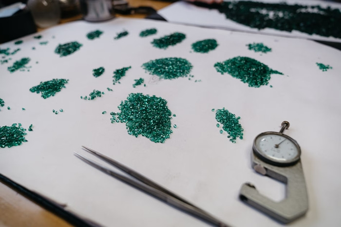 Giới thượng lưu đến đây để tìm những món hàng đắt tiền. Ảnh: Theguardian