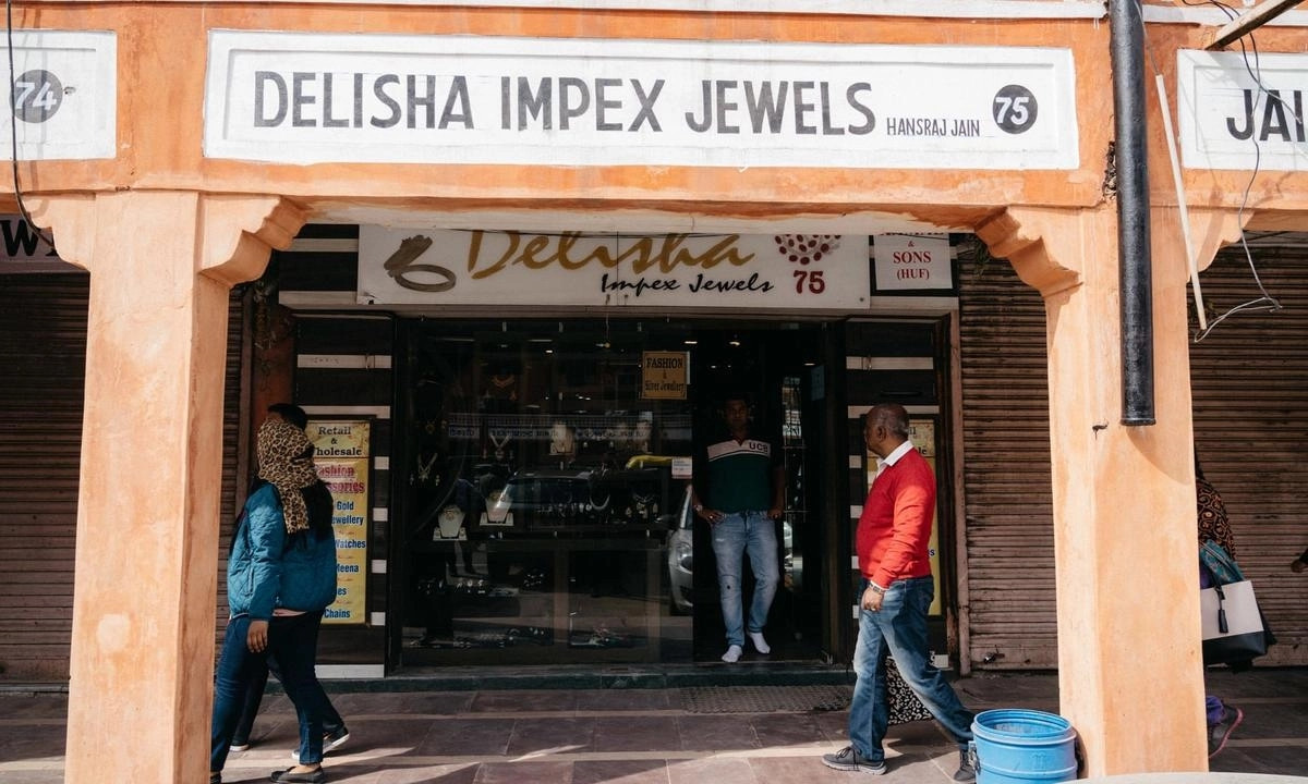 Đến Jaipur, du khách sẽ bắt gặp những cửa hàng sang trọng ở mặt phố. Ảnh: Theguardian