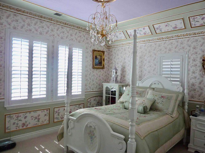 Phòng ngủ mang phong cách cung điện Ý, sang trọng, hiện đại và đậm chất nghệ thuật. Ảnh: Trí thức trẻ