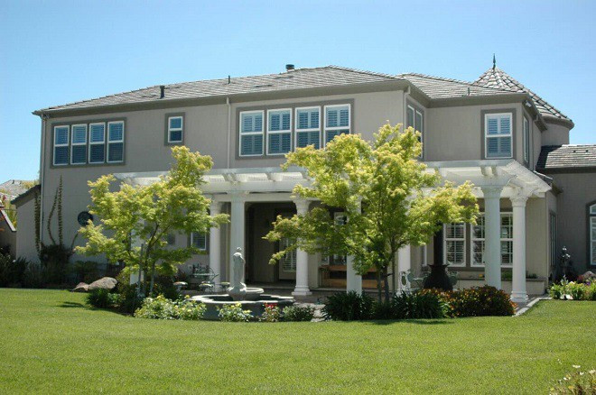  Biệt thự của Cát Tuyền tọa lạc tại San Jose, miền Nam tiểu bang California, nước Mỹ, xung quanh là sân vườn đầy cỏ và hoa. Ảnh: Trí thức trẻ