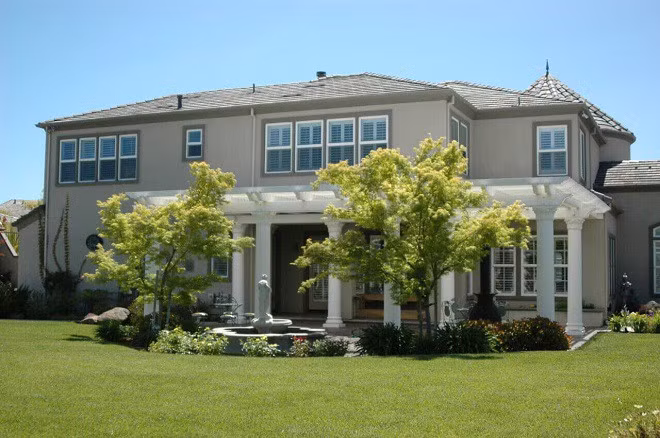  Biệt thự của Cát Tuyền tọa lạc tại San Jose, miền Nam tiểu bang California, nước Mỹ, xung quanh là sân vườn đầy cỏ và hoa. Ảnh: Trí thức trẻ