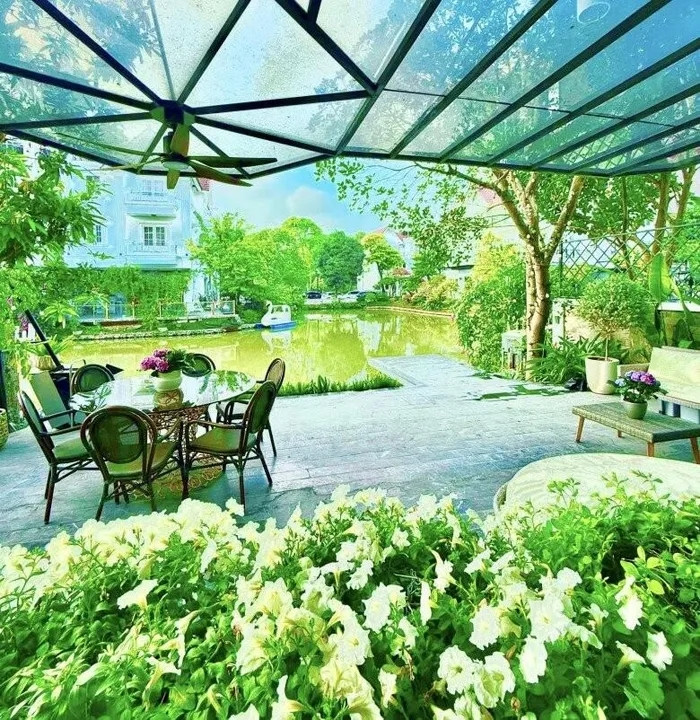 Vợ chồng nữ diễn viên mua căn biệt thự với giá 2 triệu USD (khoảng 48 tỷ đồng) và mất gần 2 năm sửa chữa như ý với chi phí khoảng 10 tỷ đồng. Ảnh: FB Lã Thanh Huyền