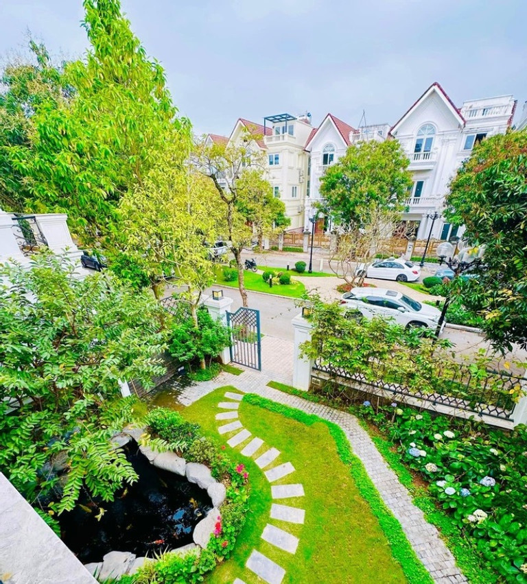 Biệt thự của vợ chồng Lã Thanh Huyền có diện tích 450m2 ở trung tâm thành phố Hà Nội. Ảnh: FB Lã Thanh Huyền