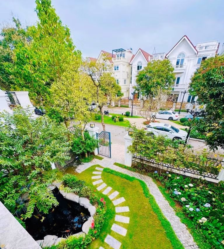 Biệt thự của vợ chồng Lã Thanh Huyền có diện tích 450m2 ở trung tâm thành phố Hà Nội. Ảnh: FB Lã Thanh Huyền