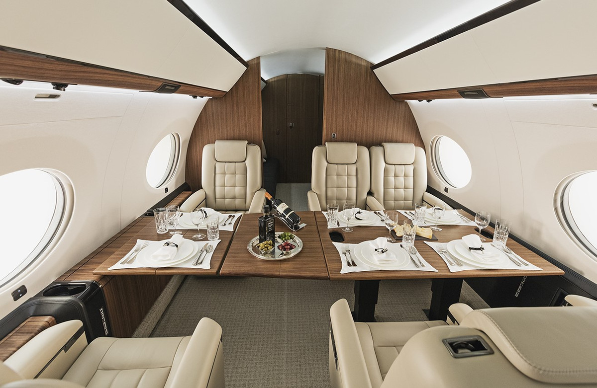 Nội thất của G650ER được thiết kế dành cho giới siêu giàu, với các tiện ích giường ngủ, bếp ăn, quầy bar, phòng tắm, sofa thư giãn...Ảnh: Tiền phong