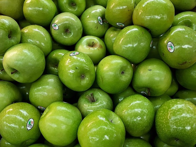 Táo Granny Smit có vị chua, giá khoảng 150.000 đồng/kg. Các giống táo Granny Smith hữu cơ cao cấp giá có thể cao hơn, khoảng 200.000 đồng/kg. Ảnh: Rarest