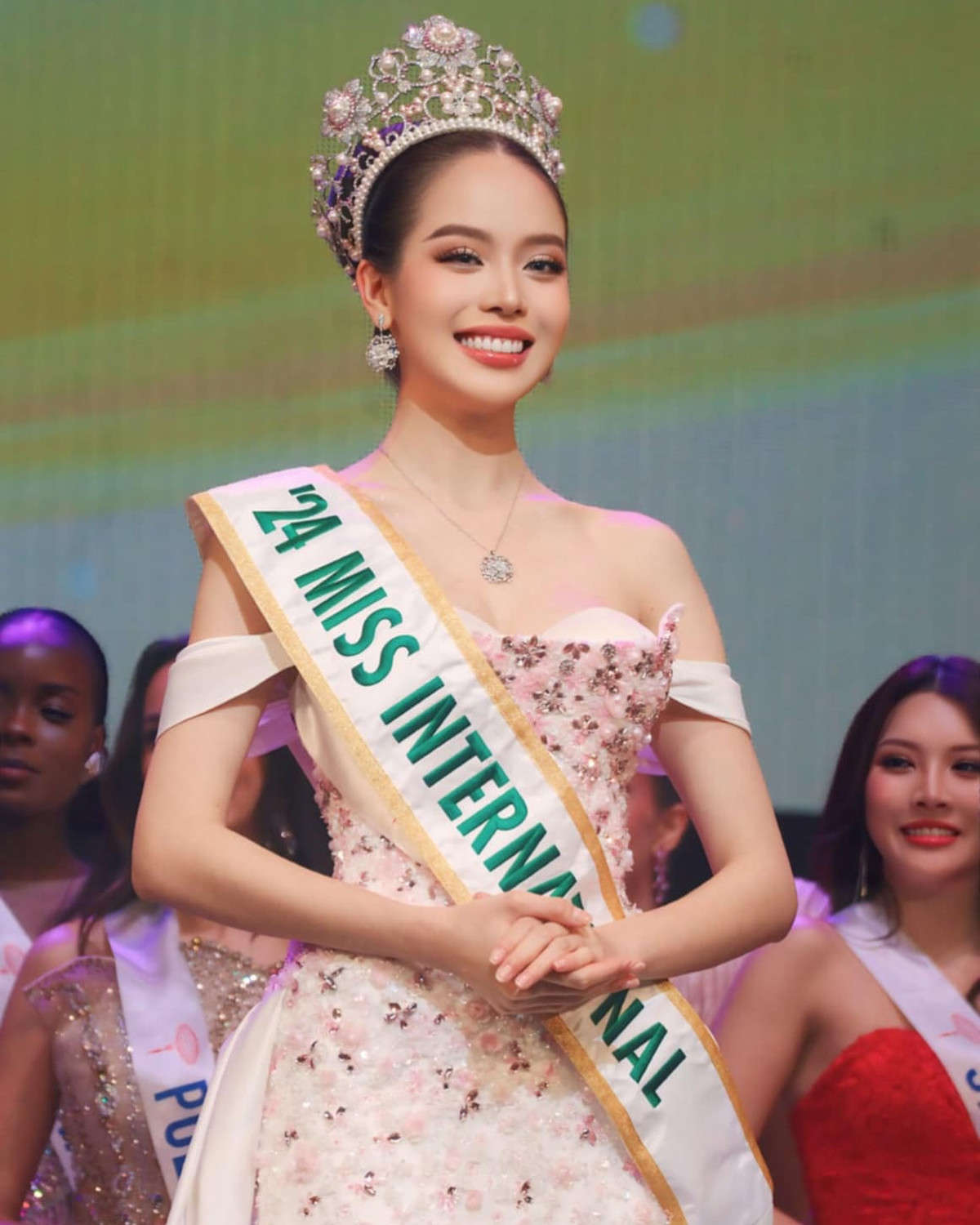Tối 12/11, Hoa hậu Việt Nam 2022 Huỳnh Thị Thanh Thuỷ xuất sắc đăng quang Miss International - Hoa hậu Quốc tế 2024. Ảnh: Miss International