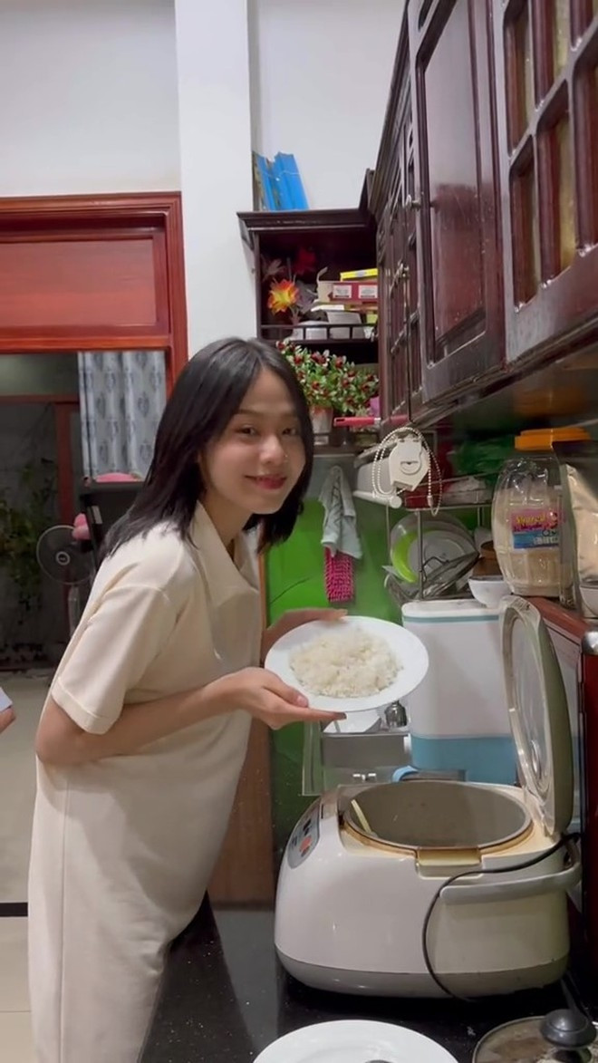 Khu bếp diện tích nhỏ ấm cúng theo phong cách truyền thống gia đình Việt. Ảnh: FB Huỳnh Thị Thanh Thủy