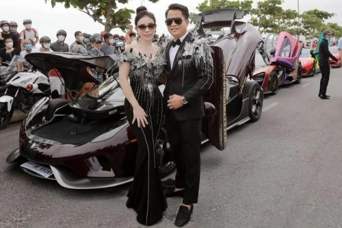 Vợ chồng nữ đại gia Phan Thị Mai và Hoàng Kim Khánh còn thường xuyên chia sẻ về thú vui chơi siêu xe, giá trị hàng trăm tỷ đồng như Lamborghini Aventador S LP 740-4, Ferrari 488 Pista Spider, Porsche 911 Turbo S...Ảnh: Facebook