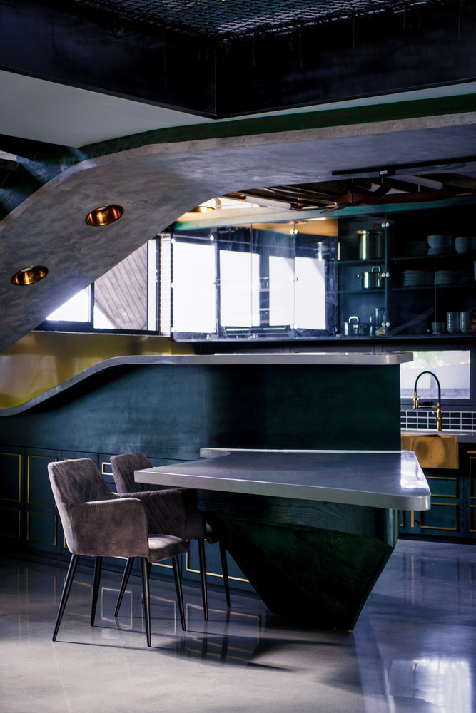 Công trình lấy khu bếp và ăn làm trung tâm. Từ bếp có thể kết nối trực tiếp với phòng ngủ, phòng khách và phòng giải trí mà không cần đi qua bất kỳ không gian đệm nào khác. Ảnh: Dung Huỳnh