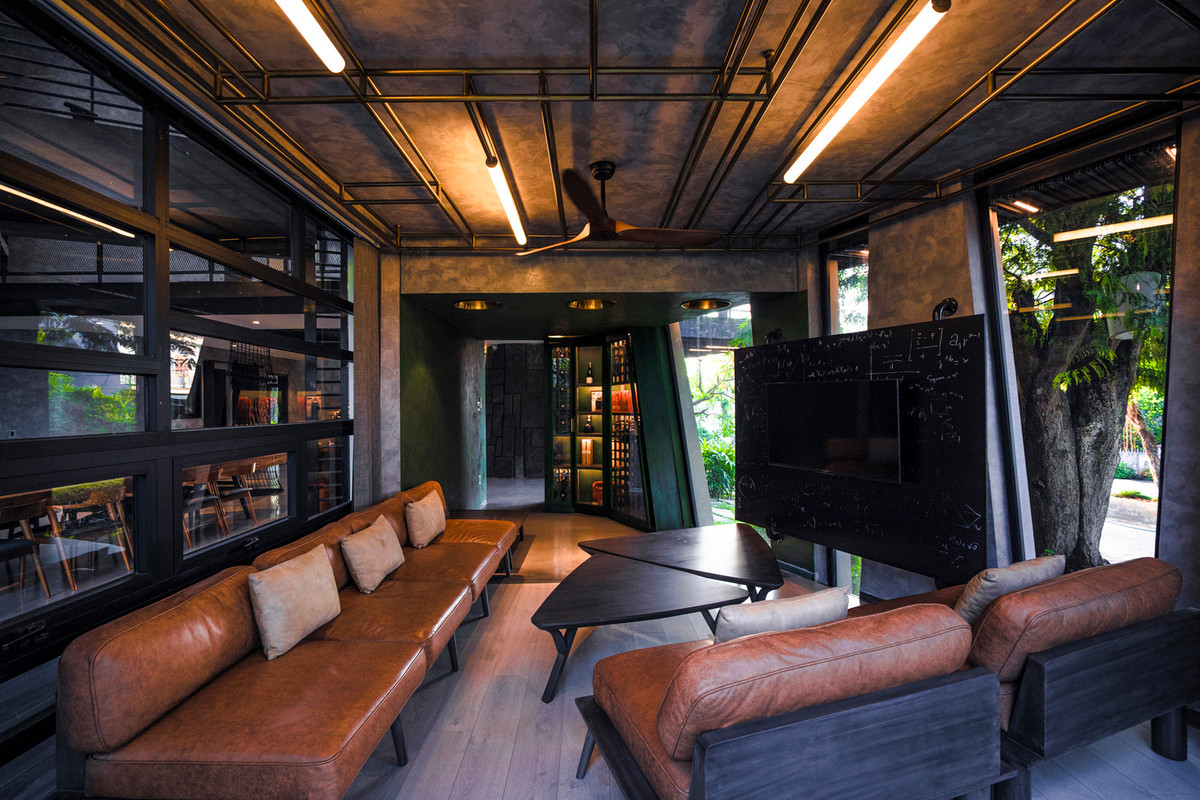 Việc này giúp giải quyết lượng nhiệt thoát ra bởi nấu nướng khá tốt. Không gian mát mẻ sẽ làm cho bữa ăn thêm vui vẻ. Ảnh: Dung Huỳnh