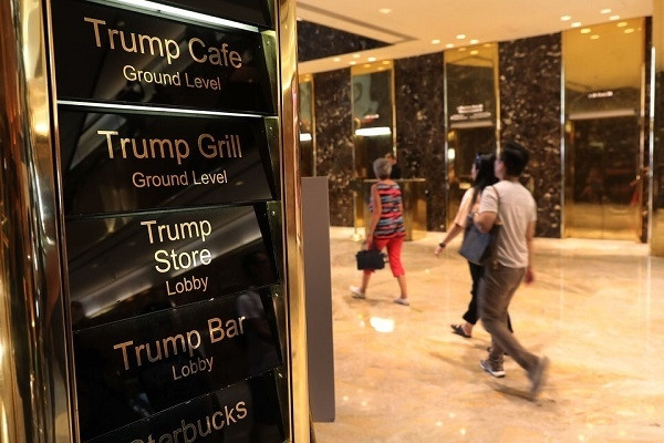 Ông Donald Trump tính tiền sảnh và cửa hàng là 10 tầng thêm, người thuê sẽ ở từ tầng 30 trở lên. Ảnh: BI