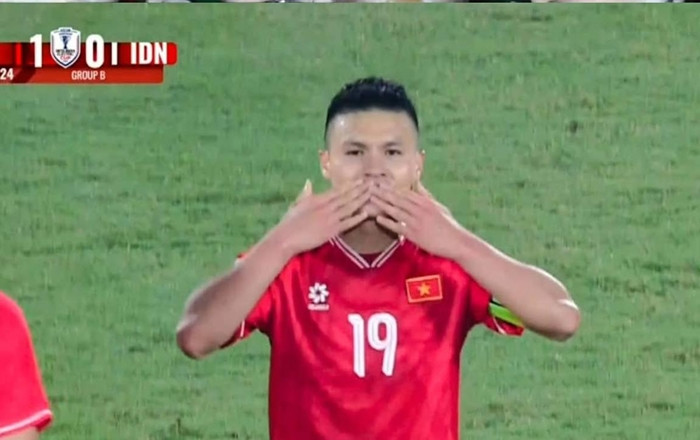 Tối 15/12, tiền vệ Quang Hải đã ghi bàn thắng duy nhất giúp đội tuyển Việt Nam vượt qua Indonesia với tỷ số 1-0 ở trận đấu thuộc lượt trận thứ 3 vòng bảng AFF Cup 2024. Ảnh chụp màn hình