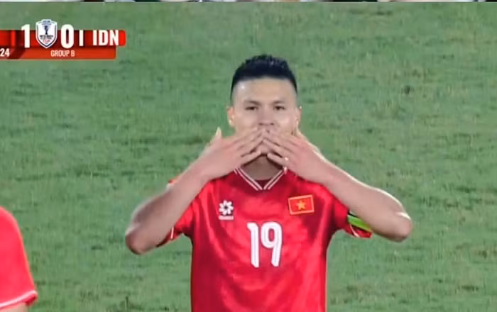 Tối 15/12, tiền vệ Quang Hải đã ghi bàn thắng duy nhất giúp đội tuyển Việt Nam vượt qua Indonesia với tỷ số 1-0 ở trận đấu thuộc lượt trận thứ 3 vòng bảng AFF Cup 2024. Ảnh chụp màn hình