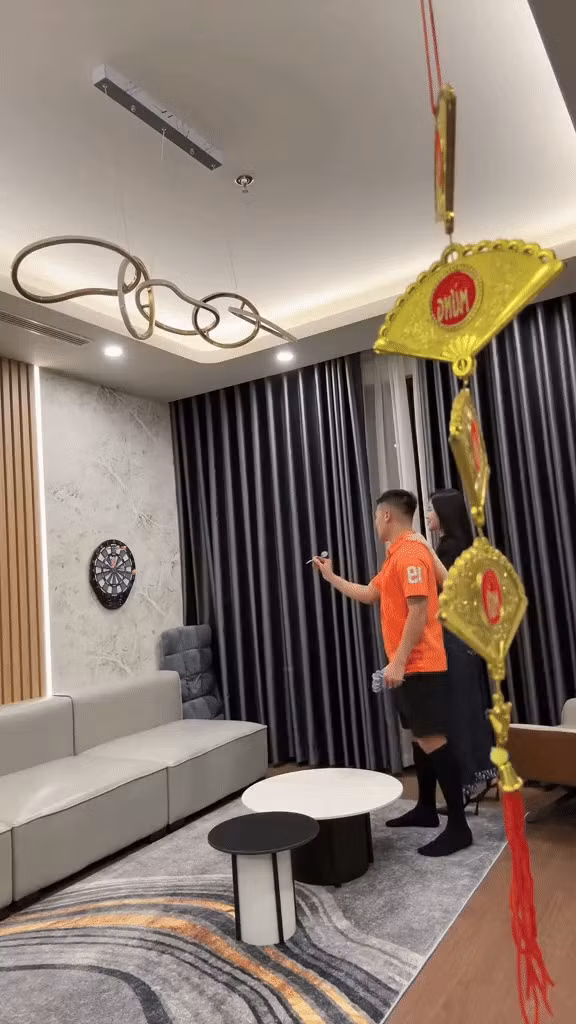 Ngoài ra, Quang Hải cũng rất nhạy bén trong việc đầu tư tài chính khi mua căn hộ tại Hà Nội và TP HCM. Ảnh: FBNV