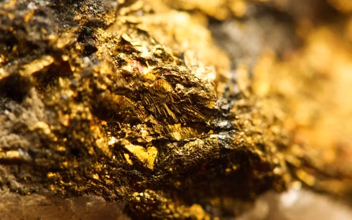 Nhiều người bất ngờ khi một khối vàng khổng lồ như vậy lại được đặt ở nơi công khai, dễ thấy. Không ít người tự hỏi tại sao tảng vàng này lại không bị kẻ xấu lấy cắp. Ảnh minh họa