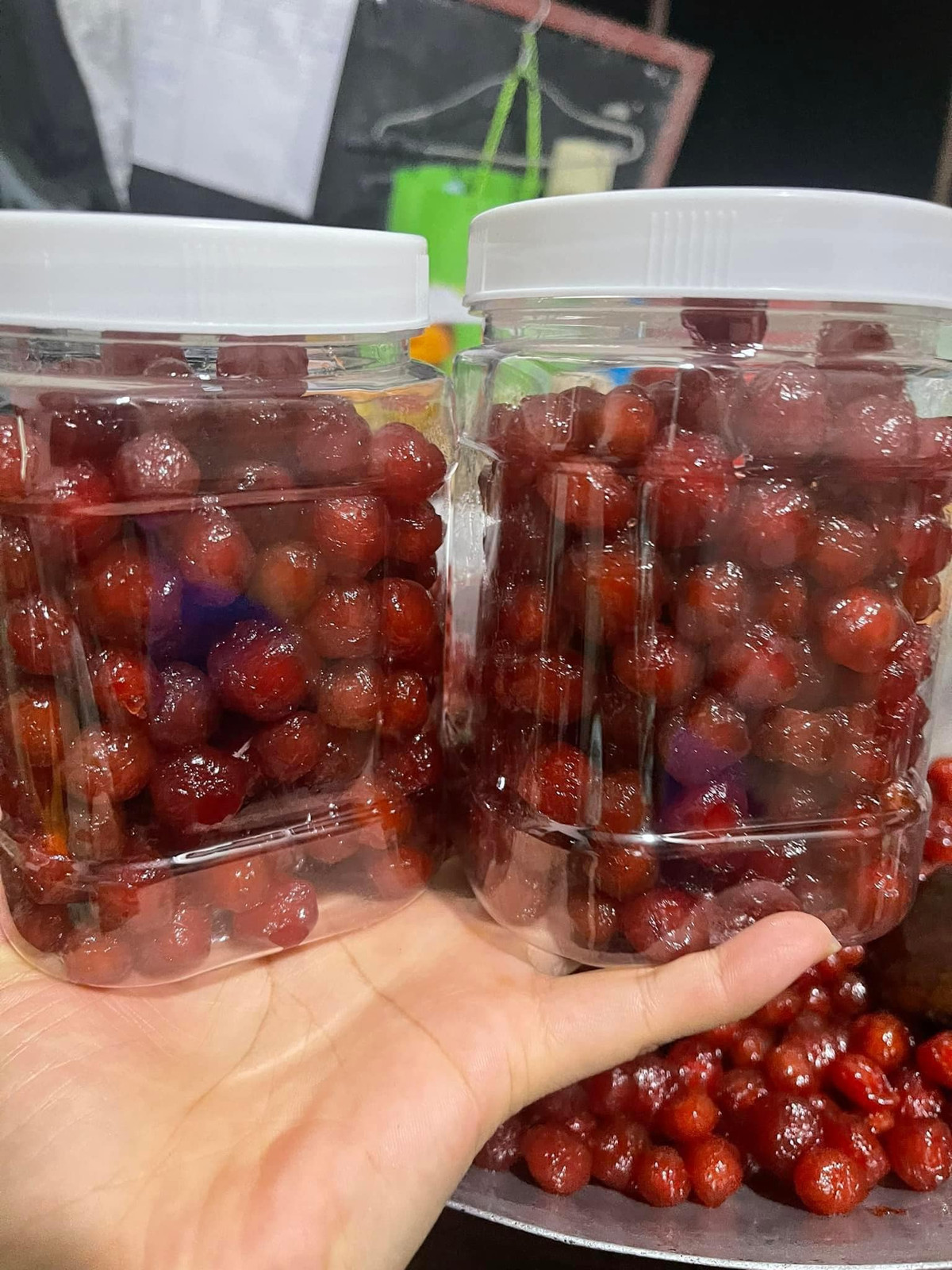 Mứt chùm ruột có màu sắc bắt mắt, vị ngọt chua thơm ngon. Ảnh: Facebook