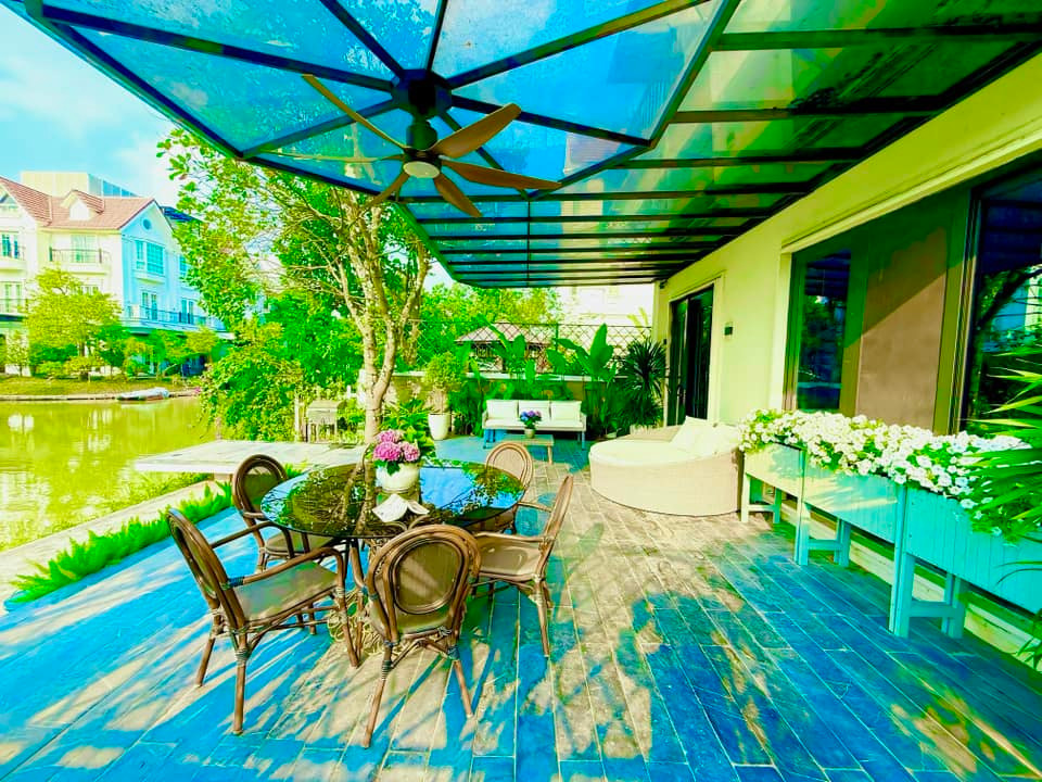 Biệt thự của Lã Thanh Huyền rất rộng, riêng sân vườn khoảng 150m2. Ảnh: FB Lã Thanh Huyền