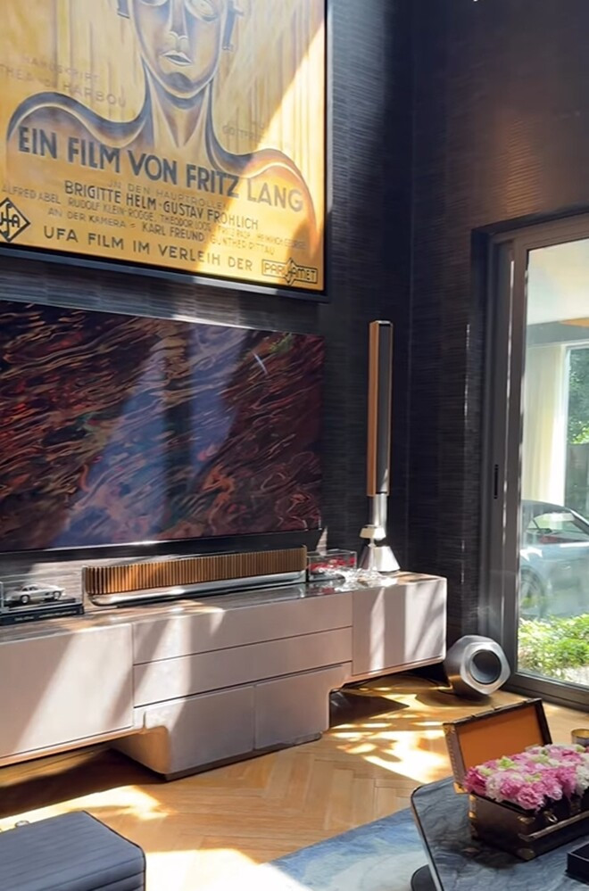 Không gian sống tận dụng tối đa ánh sáng tự nhiên. Ảnh: FBNV