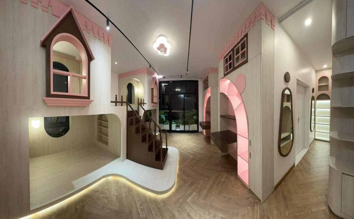 Vợ chồng nữ diễn viên ưu tiên nội thất cao cấp bằng gỗ, tối giản và tinh tế. Ảnh: FB Vân Trang