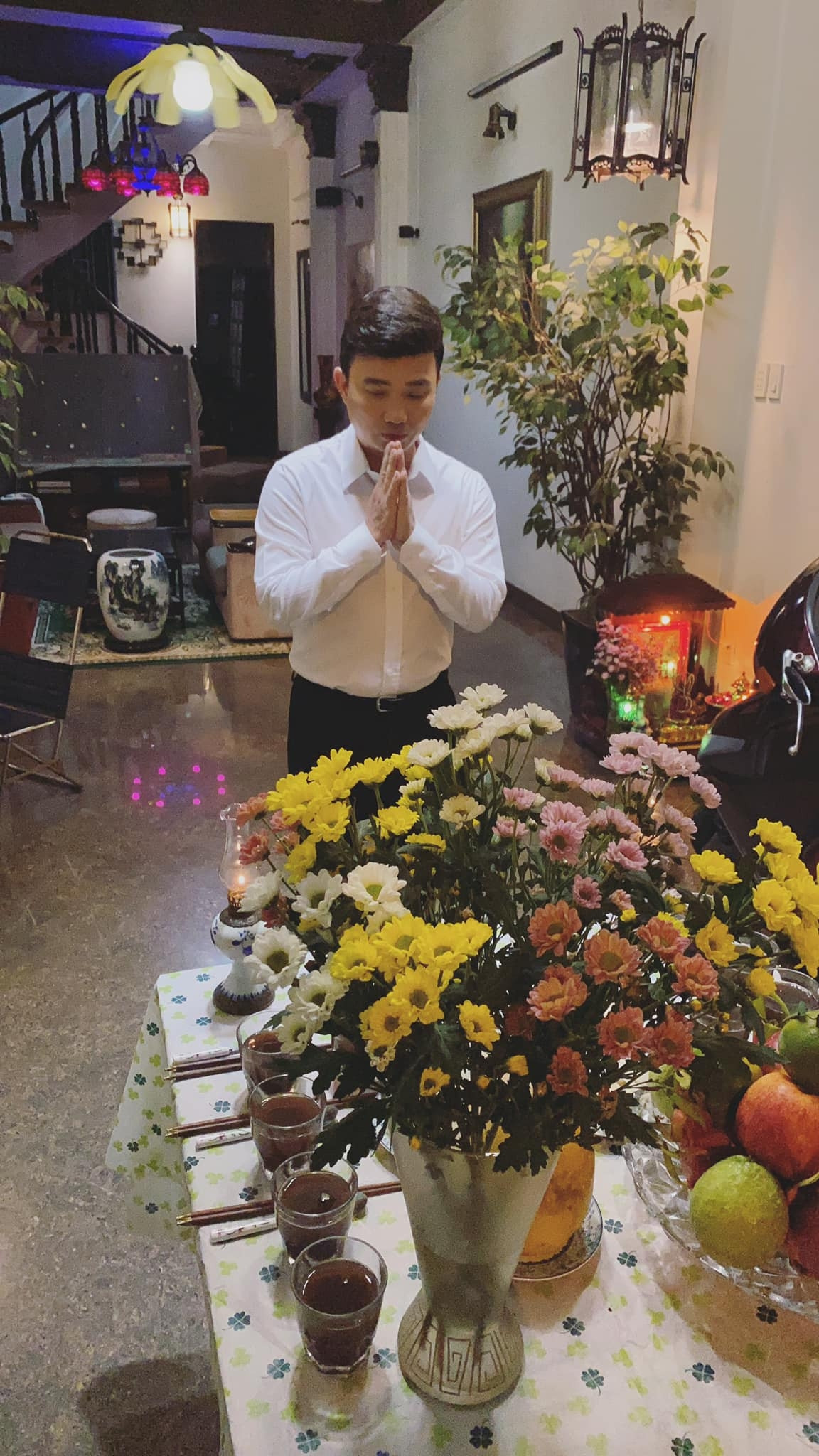 Đặc biệt, trong nhà luôn có sự hiện diện của hoa tươi. Ảnh: FBNV