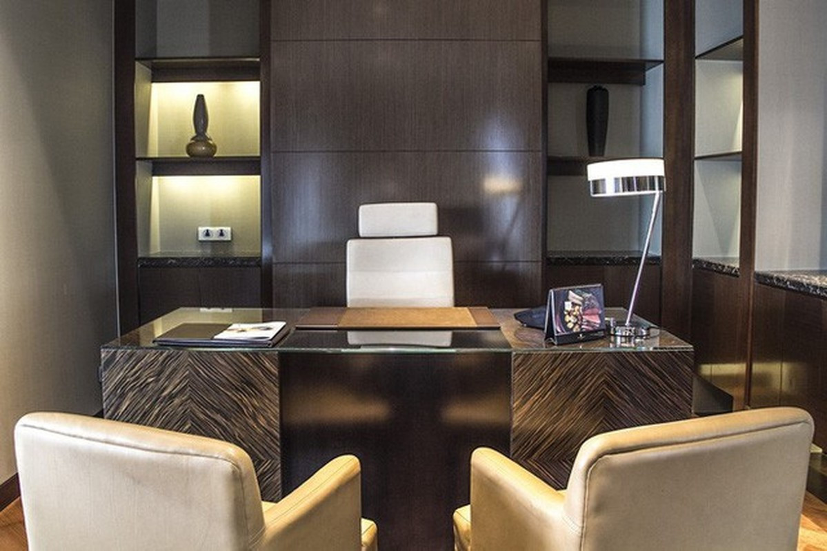 Bên trong phòng Tổng thống còn có phòng làm việc với hệ thống thiết bị điện tử hiện đại, khu bếp tiện nghi. Ảnh: JW Marriott.